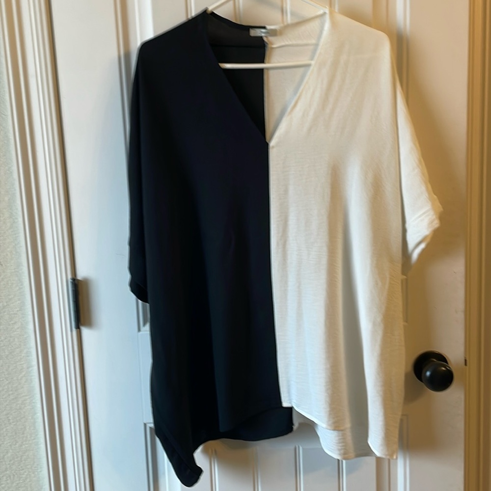 Jodifl oversized black white color blocking deep v-neck boutique blouse size 1X